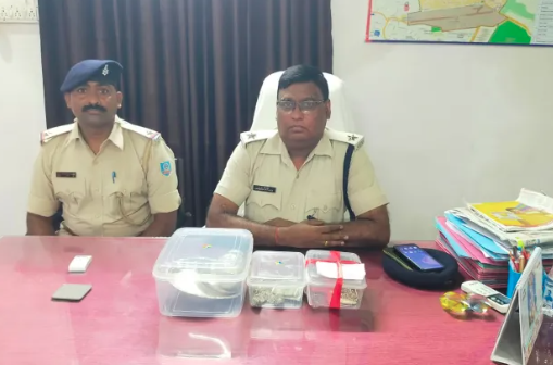 जमशेदपुर के सोनारी में अवैध शराब की बोतलबंदी का धंधा चलाने के आरोप में तीन गिरफ्तार| जमशेदपुर